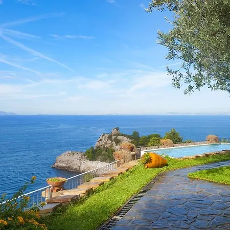 Villa Miracapri *